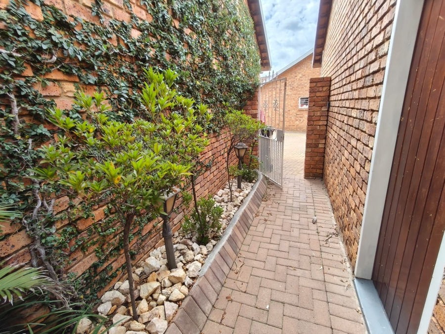 3 Bedroom Property for Sale in Safari Gardens North West